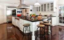 Кухонный остров в квартире с обеденной зоной