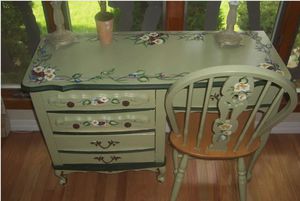 Варианты декорации старой мебели