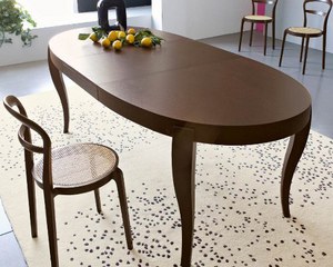 Кухонный стол овальной формы