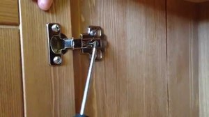 Как отрегулировать дверцы шкафов и получить надежный вариант закрытия/открытия